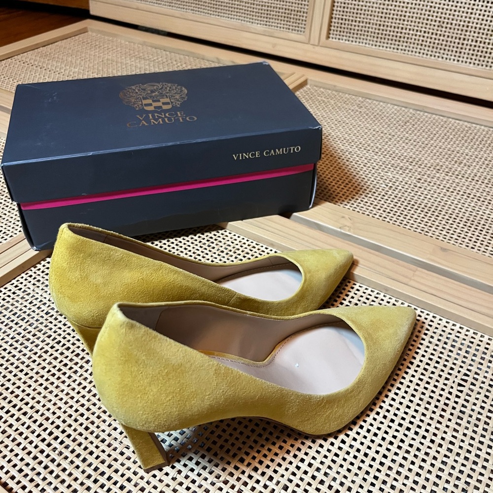 Vince Camuto Women’s 9M Yellow Heels - Picture 3 of 7